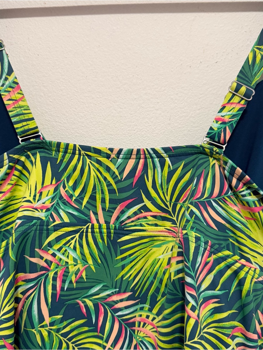 Lands' End Plus Size V-Neck Wrap Underwire Tankini Swimsuit Top Adjustable 16D - Picture 4 of 8